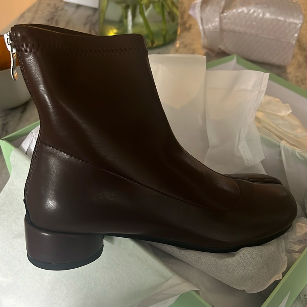 TABI Ninja Split Toe Boots in Brown